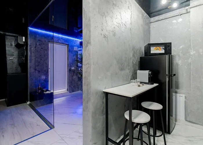 Apartment Secret Jacuzzl & *