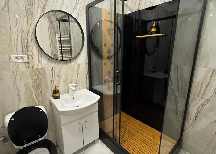 Apartment Secret Jacuzzl & *